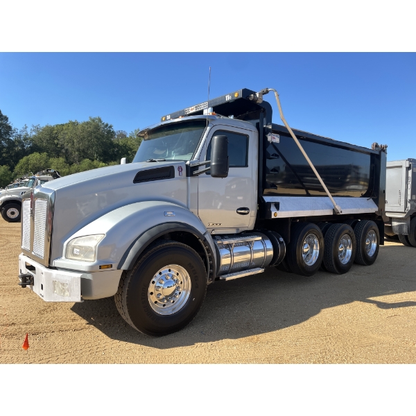 2015 KENWORTH T880 Dump Truck