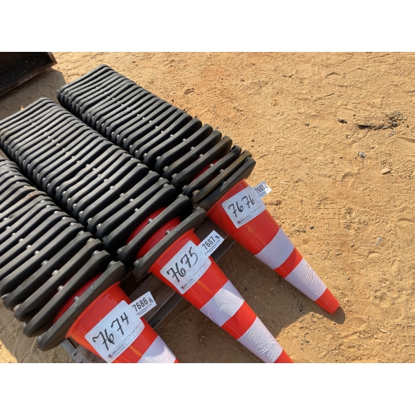 (25) SAFETY CONES