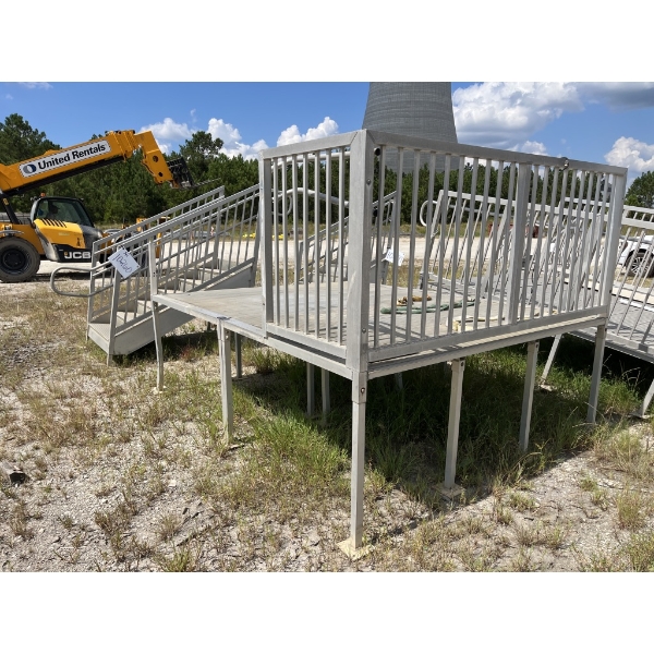 ALUMINUM PLATFORM W/ STAIRS