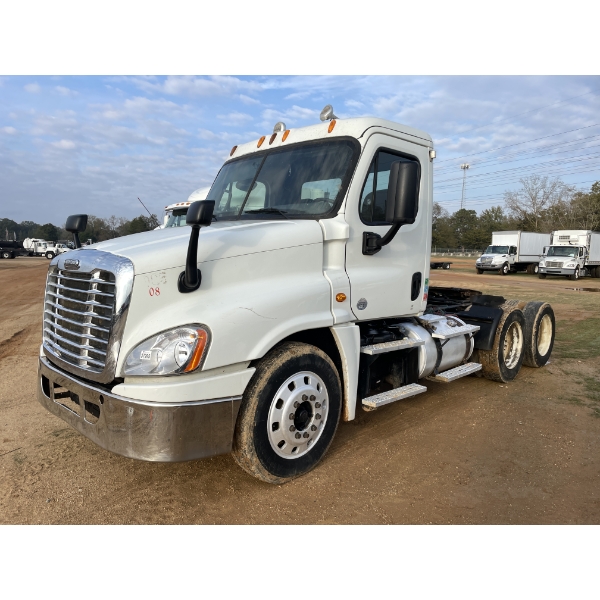 2013 FREIGHTLINER CASCADIA Day Cab Truck