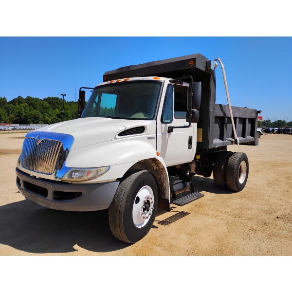 2010 INTERNATIONAL DURASTAR 4300 Dump Truck