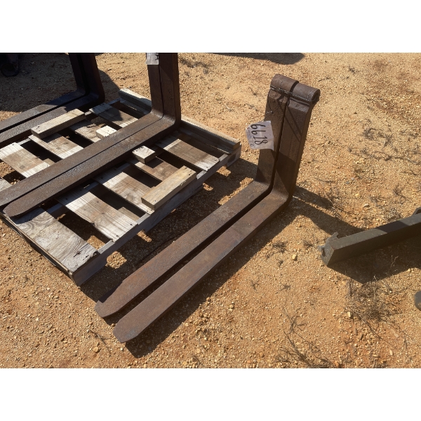 42  FORKLIFT TINES