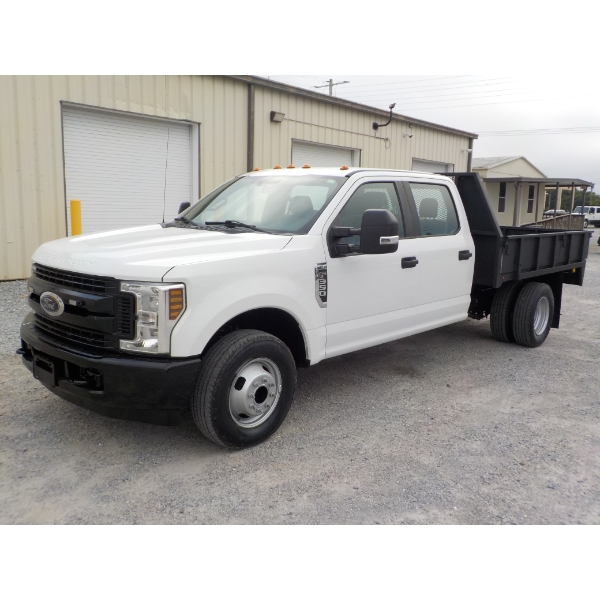 2018 FORD F350 XL Flatbed Truck