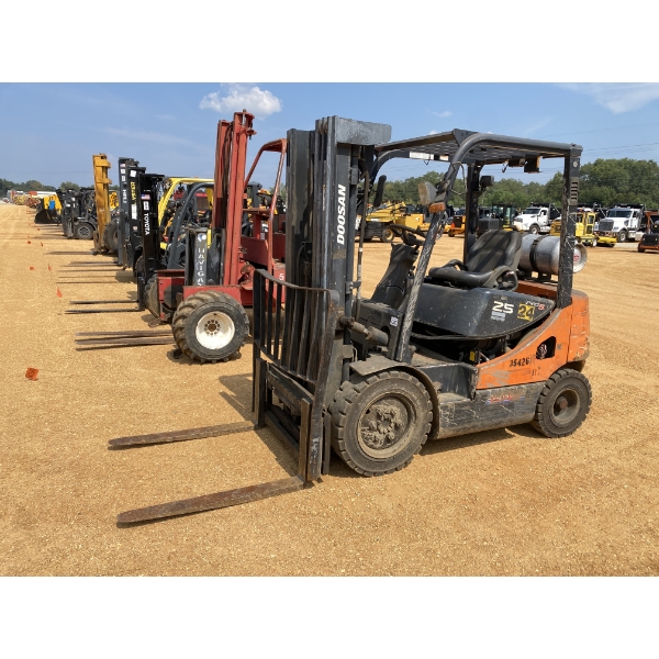 DOOSAN 25 Forklift - Mast