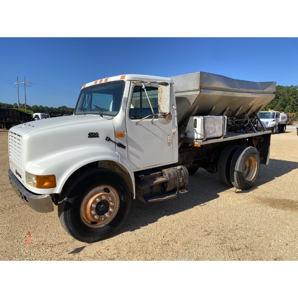 2001 INTERNATIONAL 4700 Plow / Spreader Truck