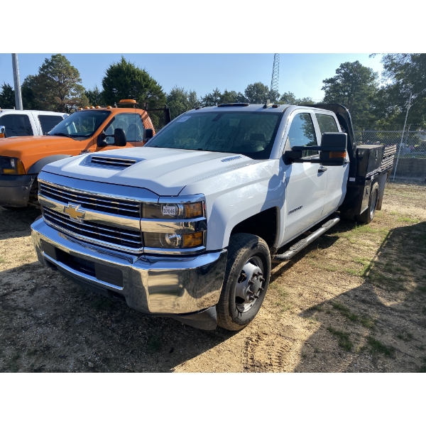 2017 CHEVROLET 3500 HD Flatbed Truck