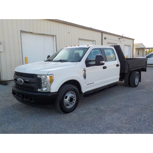 2018 FORD F350 XL Flatbed Truck