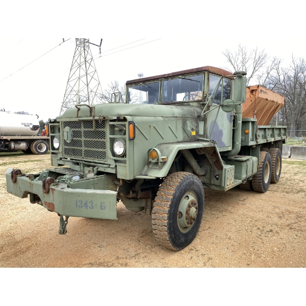 1983 AM GENERAL M925 Plow / Spreader Truck