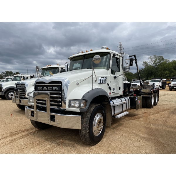 2020 MACK GR64F Roll Off Truck
