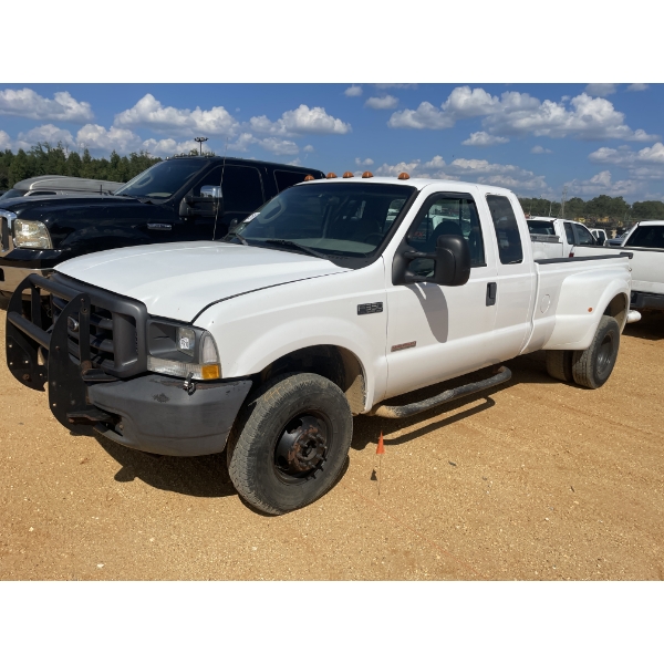 2004 FORD F350 XL Pickup Truck