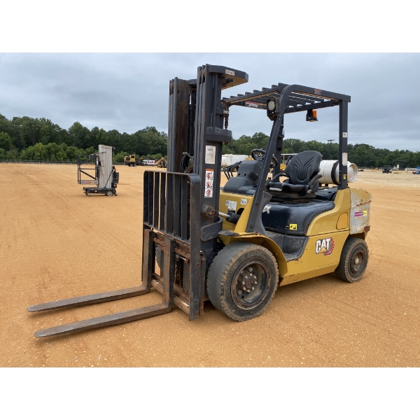 2021 CAT GP30N Forklift - Mast