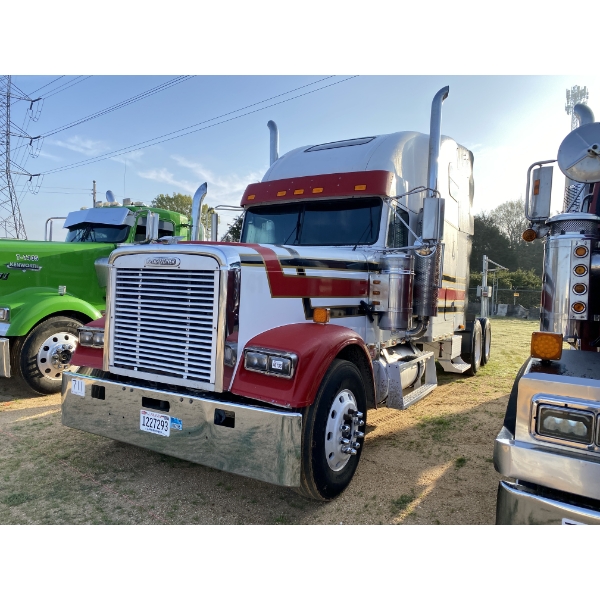 2002 FREIGHTLINER CLASSIC XL Sleeper Truck