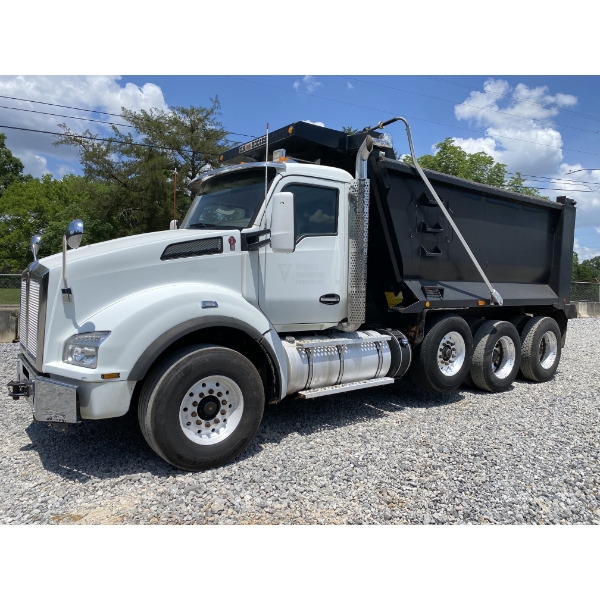 2017 KENWORTH T880 Dump Truck