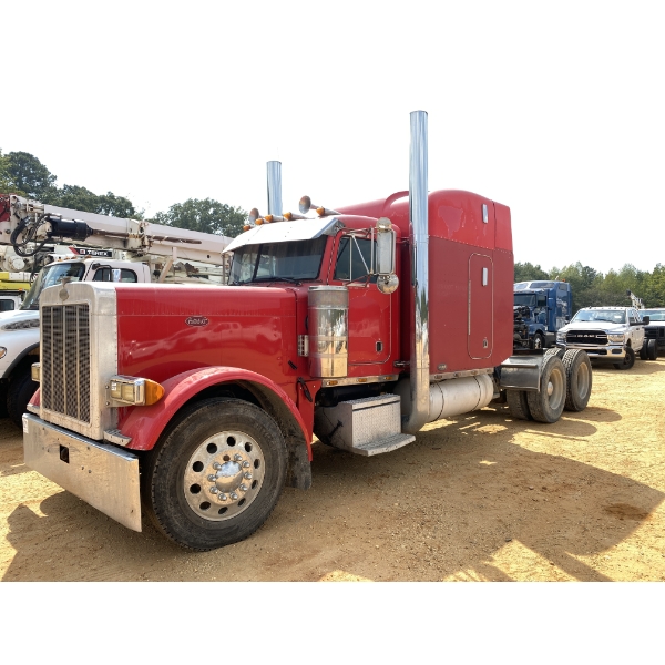 1999 PETERBILT 379 Sleeper Truck