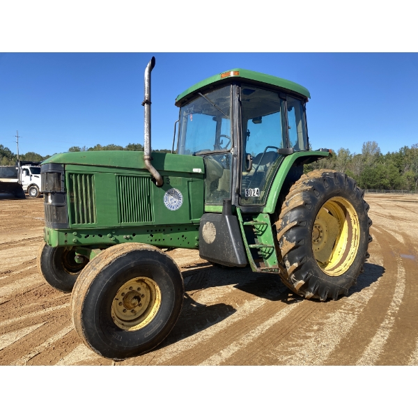 2002 JOHN DEERE 6605 Farm Tractor