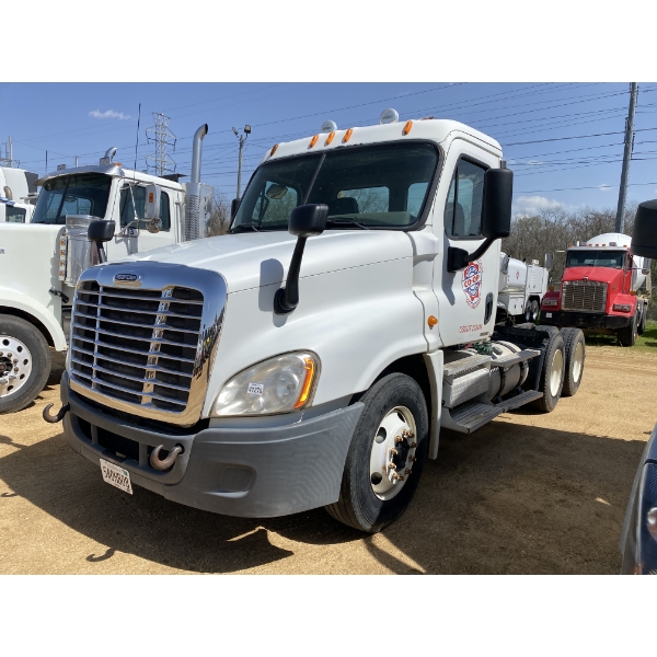 2009 FREIGHTLINER CASCADIA Day Cab Truck