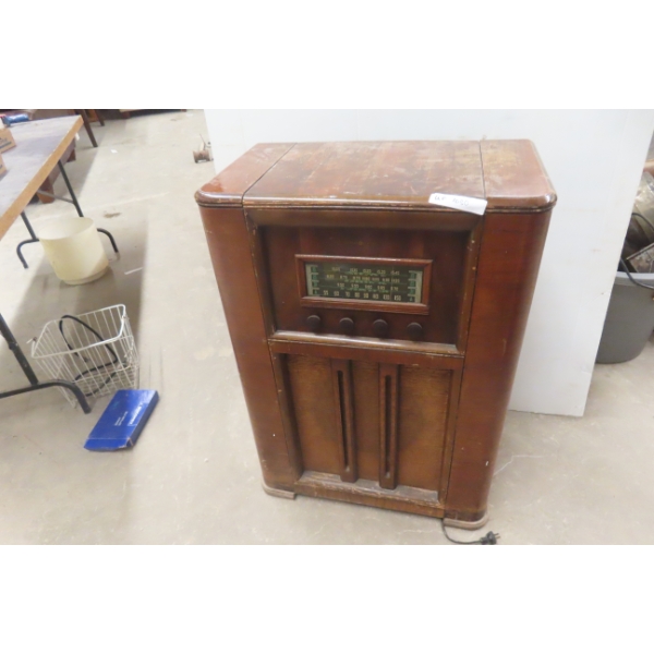 GE Cabinet Radio
