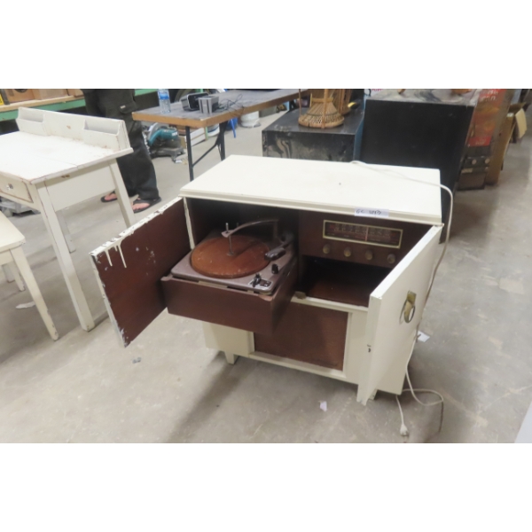 Vintage Cabinet Fleetwood Radio/Record Player