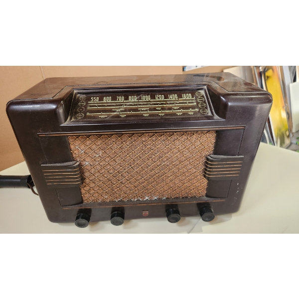 Philips CM23L AM Radio (Working; Receives CJOB)