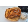 Image 3 : Spalding Adult Right-Hand Baseball Glove With Ball and Peewee Left-Hand Glove With Ball