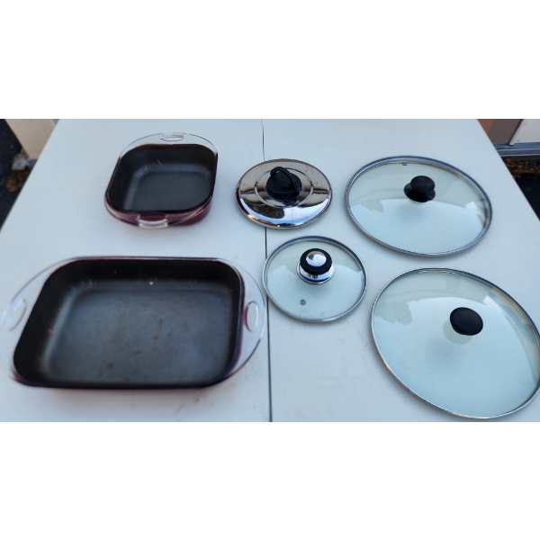Two Microwave-Safe Glass Baking Pans and Four Glass Lids