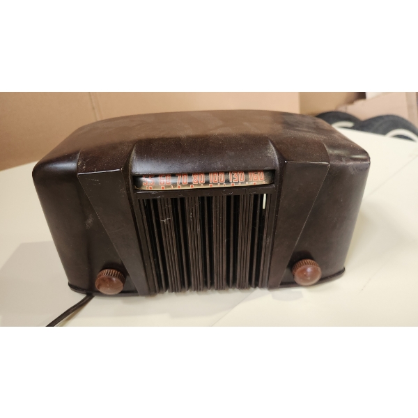 Garod Bakelite Radio (Tubes Light Up; Needs Antenna)