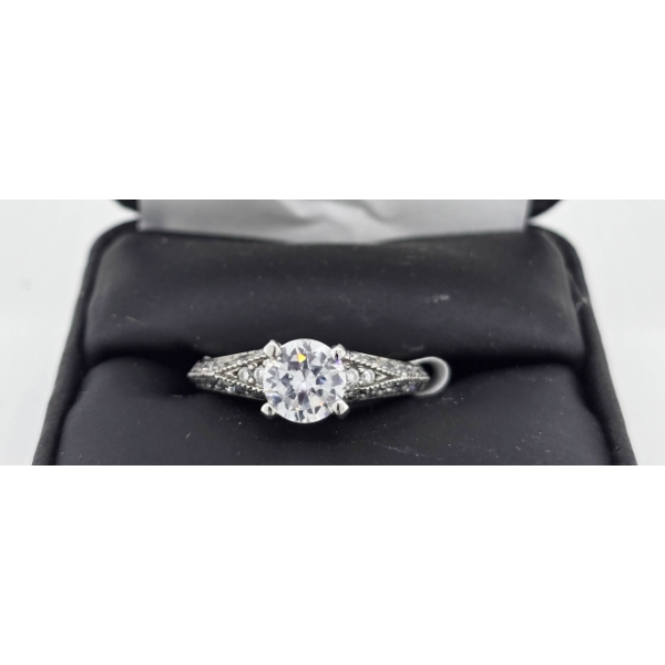 .925 SILVER DECORATIVE RING W/ CUBIC ZIRCONIA