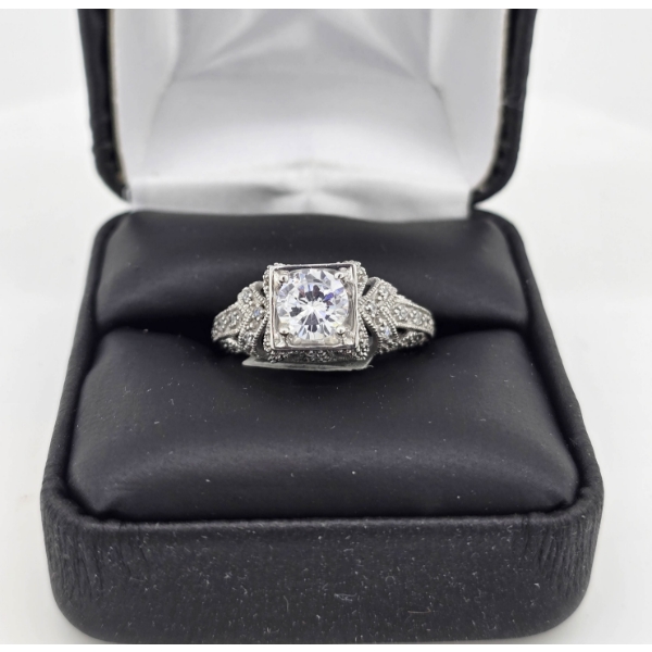 .925 SILVER DECORATIVE RING W/ CUBIC ZIRCONIA