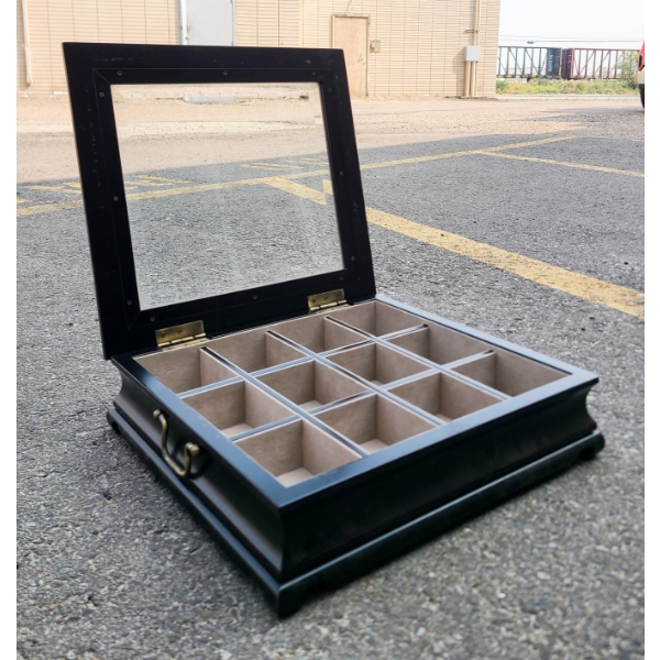 2005 BOMBAY WOODEN DISPLAY CASE