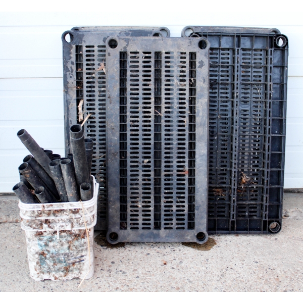 5 SHELF BLACK PLASTIC SHELVING UNIT PIECES