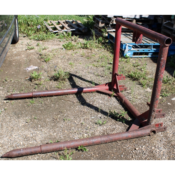 HEAVY DUTY 3 POINT HITCH ROUND BALE FORK
