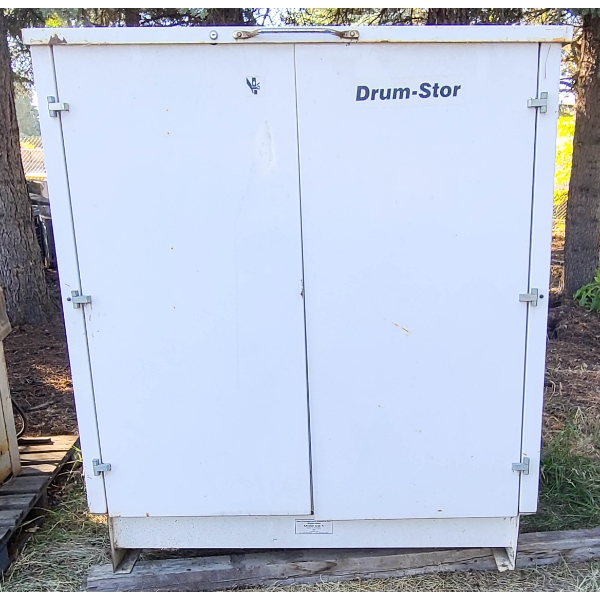 4 OIL DRUM STORAGE CONTAINMENT UNIT W/ SPILL TRAIN