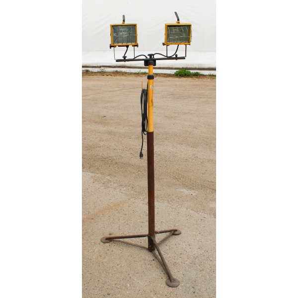 DUAL LAMP WORK LIGHT W/ METAL BASE STAND