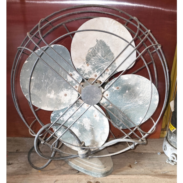 VINT. MILITARY STYLE METAL DESK FAN