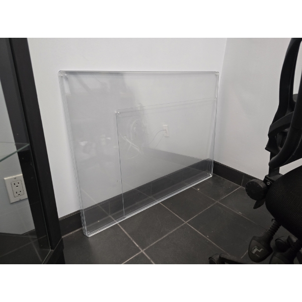 6 SHEETS OF HANGABLE PLEXIGLASS SHEETS