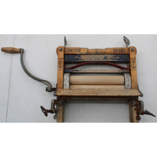 ANTIQUE ANCHOR BRAND NO. 770 CLOTHES WRINGER