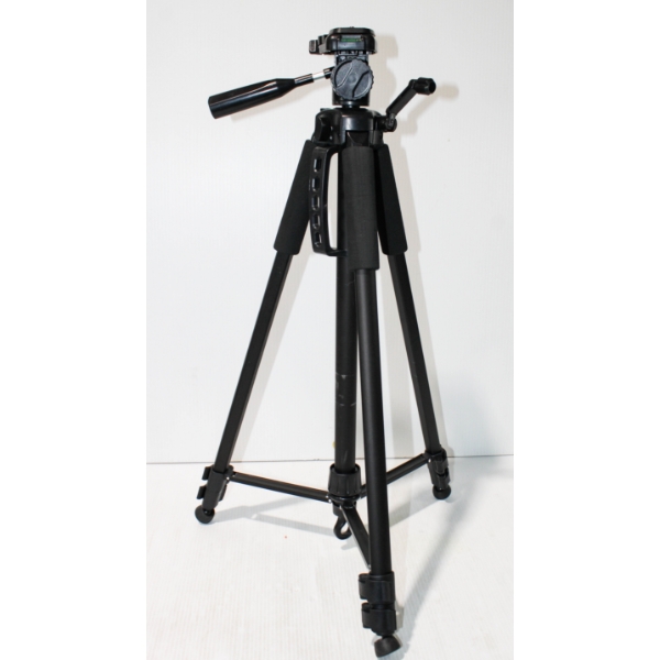 USED PORTABLE EXTENDABLE TRIPOD W/ LEVEL