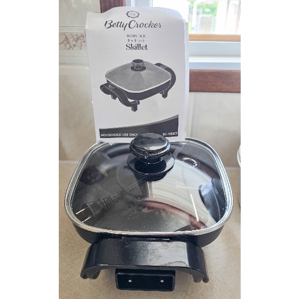 BETTY CROCKER 8"X8" NONSTICK SKILLET
