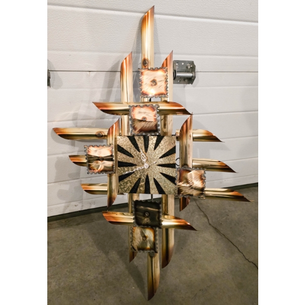 VINT. DECORATIVE METAL WALL CLOCK