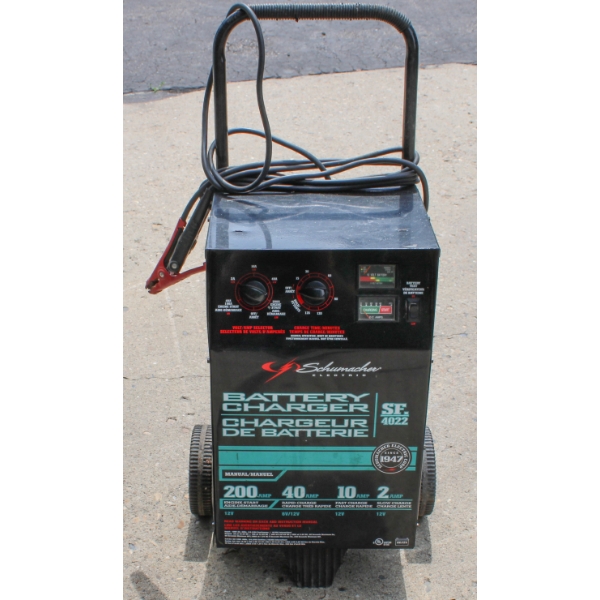 SCHUMACHER 200AMP / 12V BATTERY CHARGER