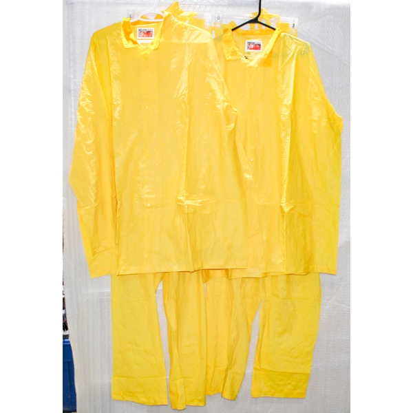 2 NEW STORM MASTER RAIN JACKET & PANTS - 3XL