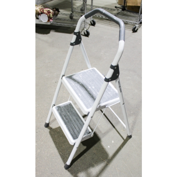 GORILLA LADDER BRANDED STEP LADDER