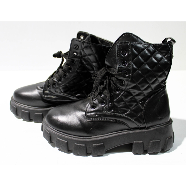 NEW WOMEN'S ANKLE BOOTS -SIZE 8