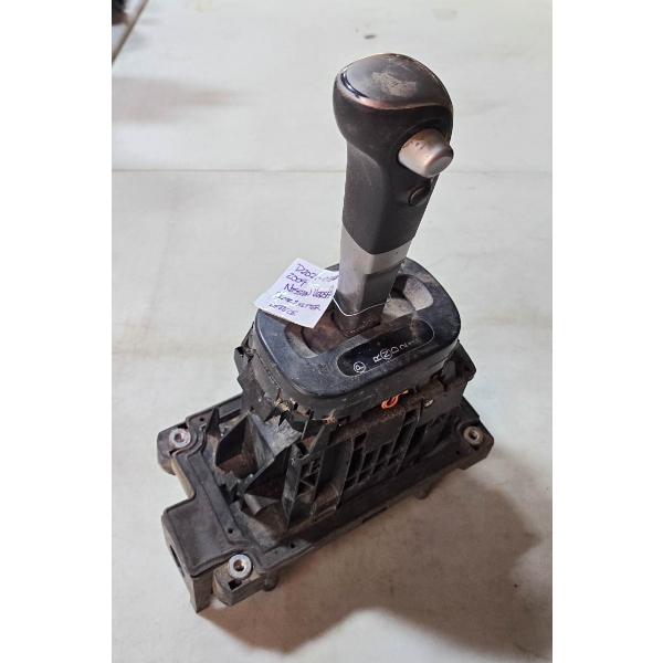 SALVAGED 2009 NISSAN VERSA FLOOR SHIFTER