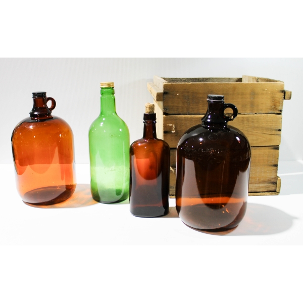 VINT. CHEESE CRATE W/ 4 ASSORT. WINE / BEER JUGS