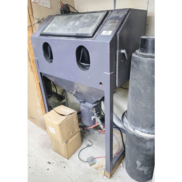 INDUSTRIAL SAND BLASTING CABINET W/ DUST COLLECTOR