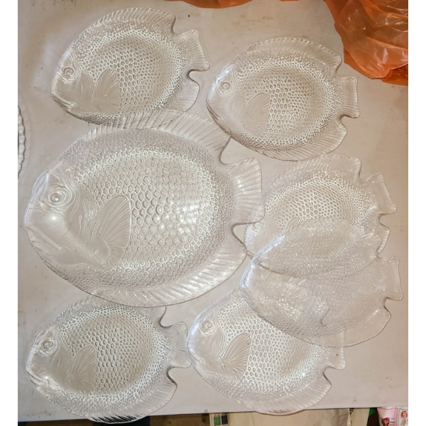 GLASS FISH PLATTER & PLATE SET