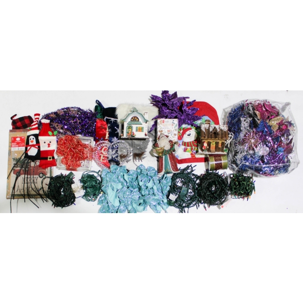 CHRISTMAS LIGHTS - ORNAMENTS & DECORATIONS