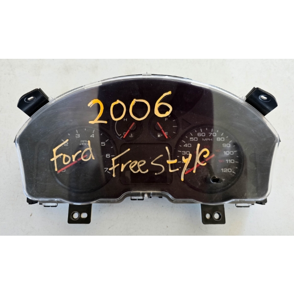 SALVAGE DASHBOARD FOR 2006 FORD FREE STYLE