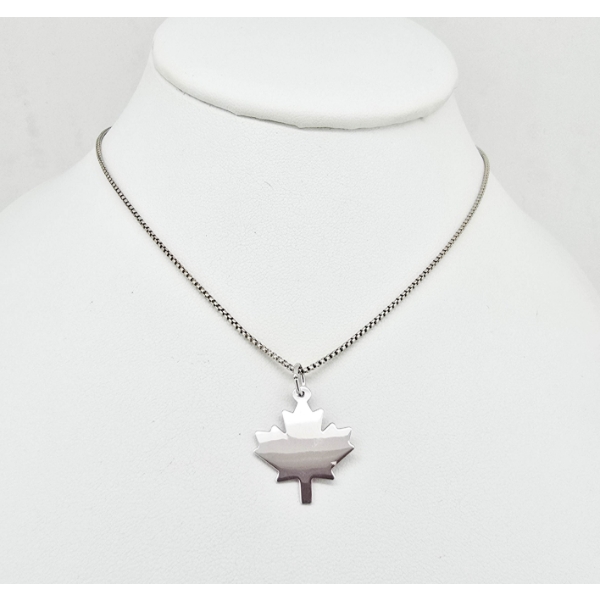 .925 SILVER 22" NECKLACE WITH MAPLE LEAF PENDANT